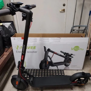 Navee V40i Pro  - Bra skick och säljes pågrund av att jag nu kör bil och inte har någon användning för den.  Säljer den för endast 2000kr! Mvh :)