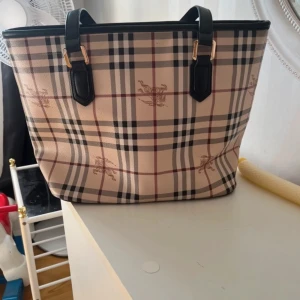  Som nytt  -  Inte Äkta tyvärr