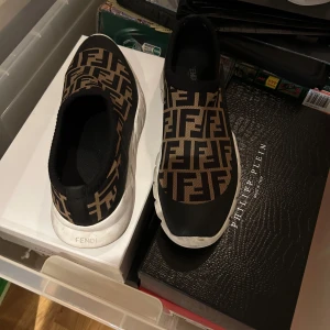 Fendi skor, strl 46 - Skor från Fendi, topp skick. Storlek 46.5 Endast skorna säljes!
