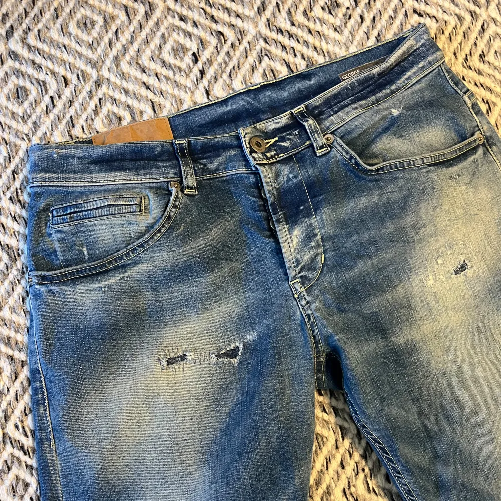 Tjena! Säljer nu ett par tvär feta Dondup Jeans! | Skick 9/10 bra! | Nypris 3500kr | Mitt pris 999kr | Kom pm vid frågor eller funderingar! | Postas eller möts upp i Gävle!. Jeans & Byxor.