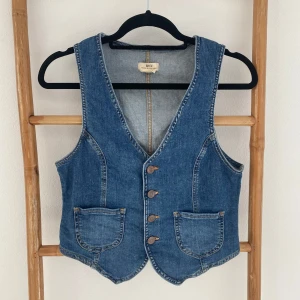 Jeansväst - Jättesnygg jeansväst i storlek 38