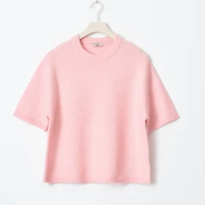 Gina tröja - Super fin stickad t shirt från Gina som är helt slut på hemsidan, storlek M. Inga defekter alla och nästan aldrig använd💕