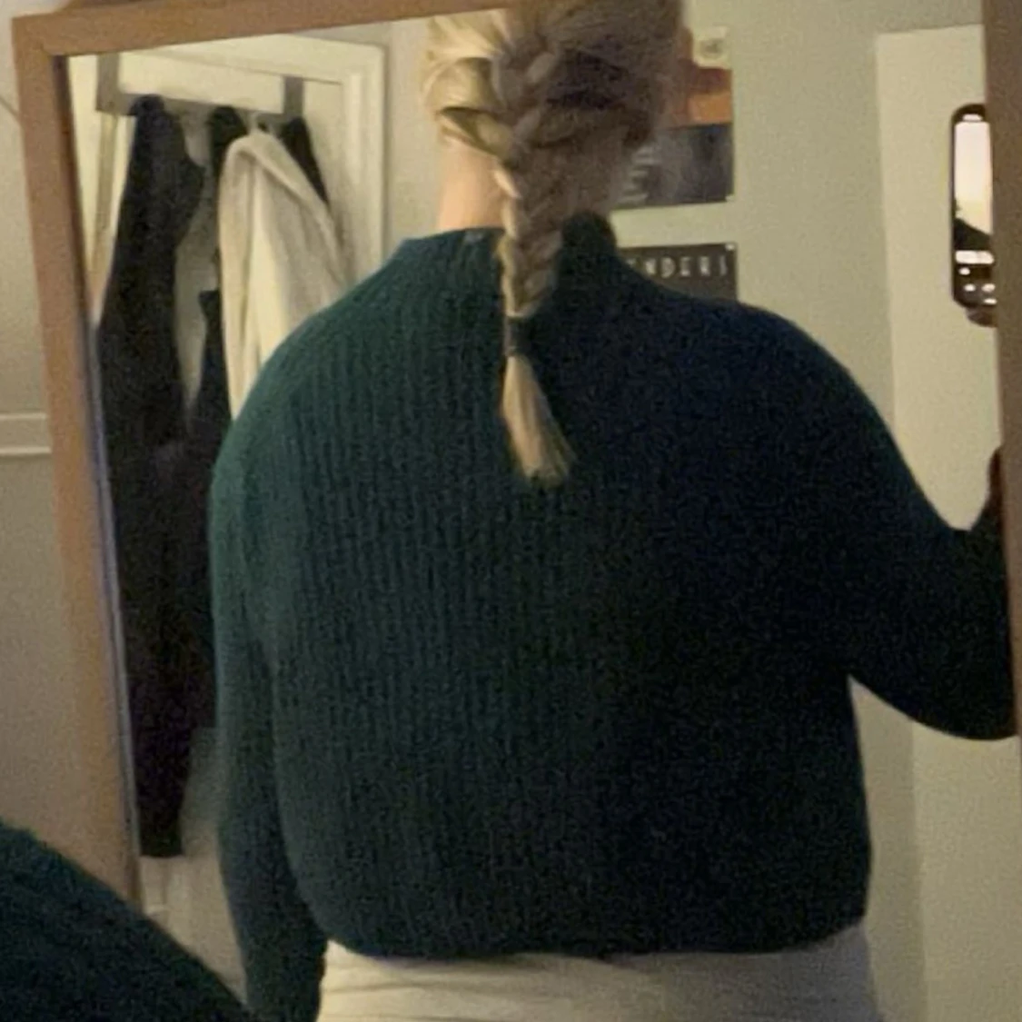 Grön tjocktröja från MONKI  - 90