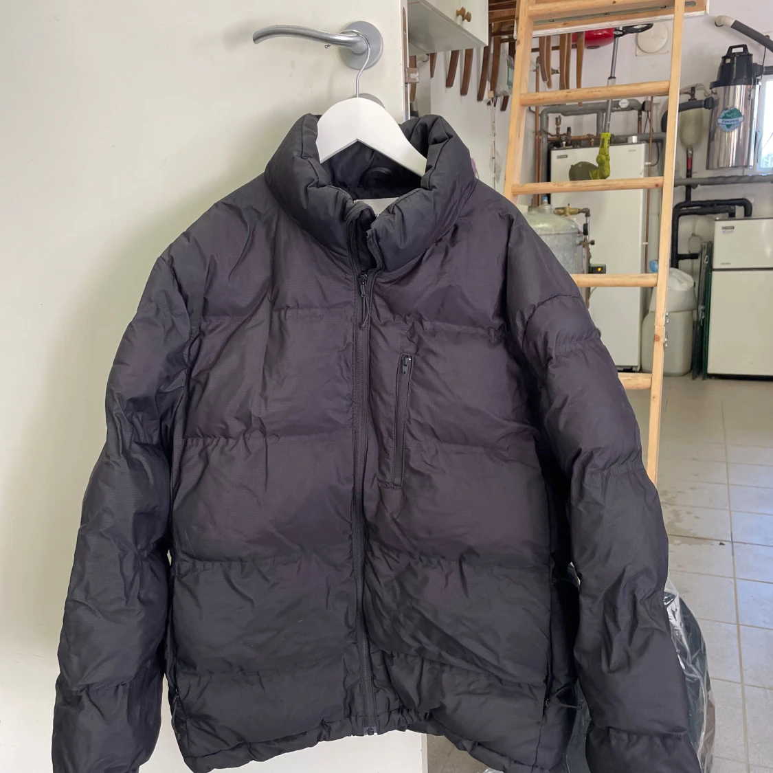 Svart dunjacka  - 90