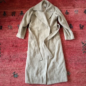 long coat - sparsamt använd, markerad som xs men är oversize så passar s
