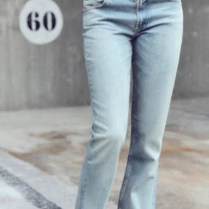 Helt nya zara byxor - Aldrig använda orkade aldrig skicka tillbaka. Nya me pris lappen även i sin frakt påse.  Nypris 379. Står på etiketten för fler blider skriv privat🌸