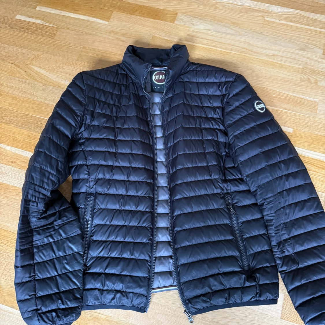 Svart quiltad jacka från Colmar