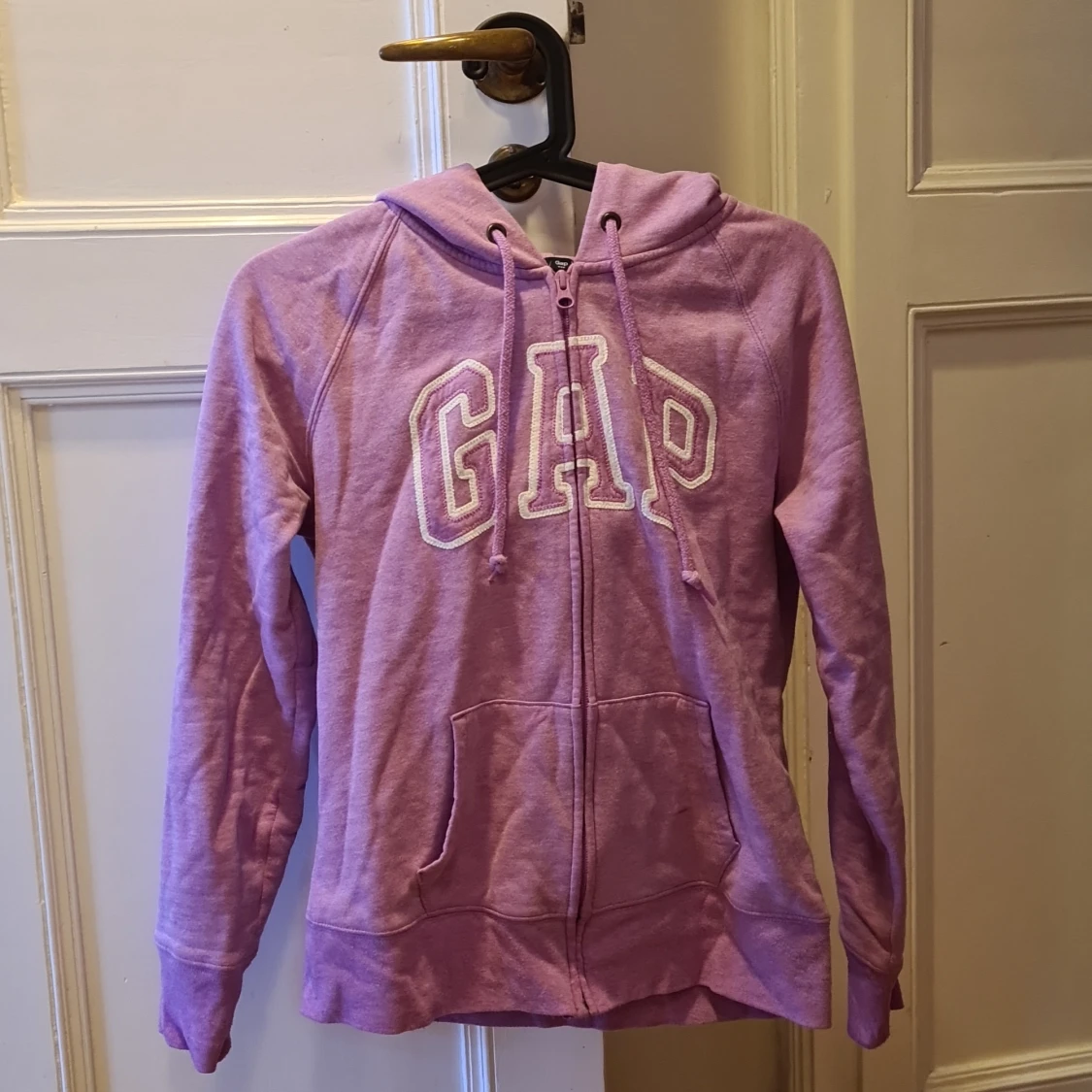 Lila hoodie från GAP - 91