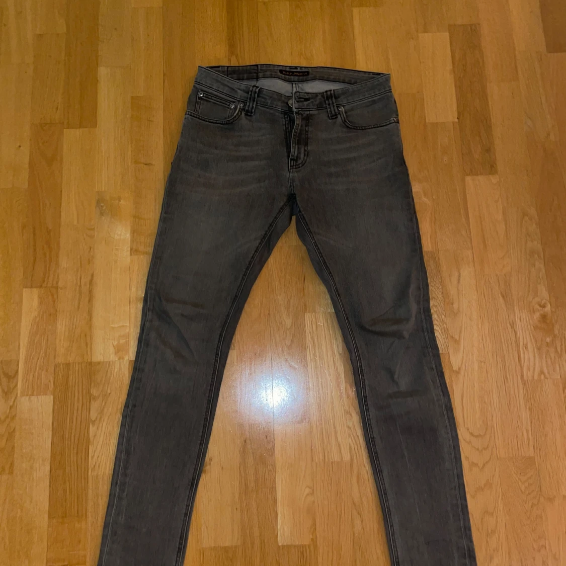 Grå jeans från Nudie Jeans - 91