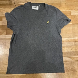 Lyle & Scott tröja - Säljer min lyle & scott tröja som är förlåten för mig💯 inga defekter eller nåt och den är i fint skick. Skriv om du vill ha fler bilder eller om du har frågor🙏
