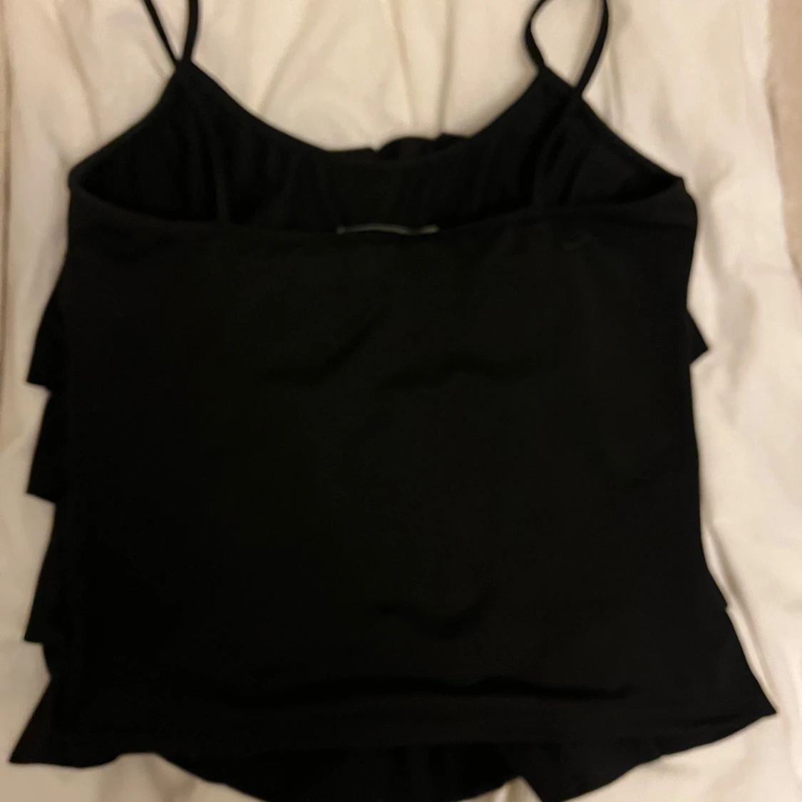 Svart volangtopp  - 91