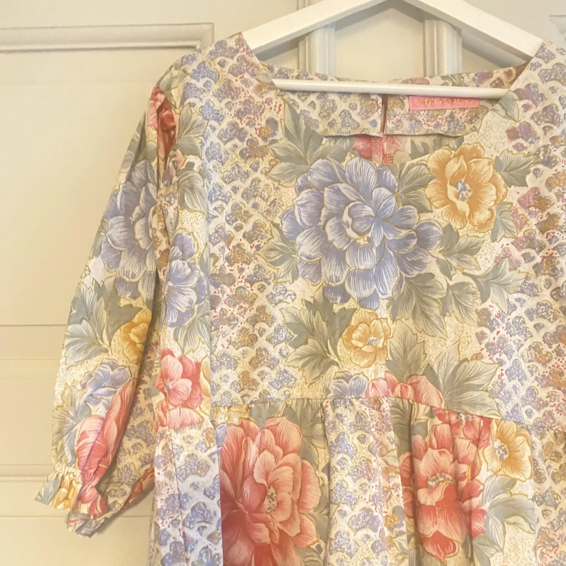 Blommig klänning  - 90