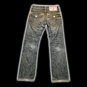 TRUE RELIGION FAT STITCH - Sjukt feta fat stitch trueys!! W34 L28. Bara att skriva vid intresse :)