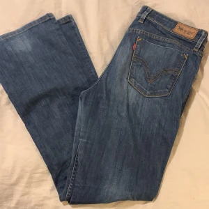 Bootcut Levis jeans 629 - Jätte fina jeans från Levis i modellen 629 bootcut
