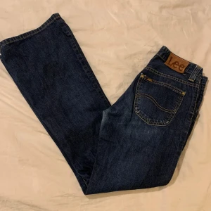 Lee jeans - Lpgmidjade bootcut jeans från lee nyskick. Skriv om ni har några funderingar över plagget💕💕