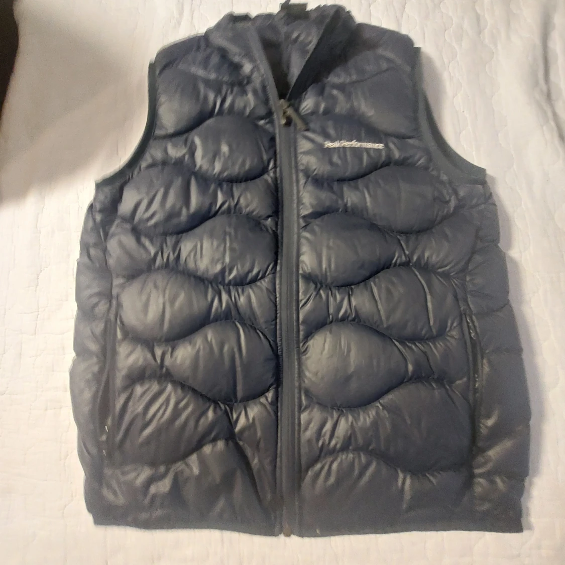 Blå dunväst från Peak Performance