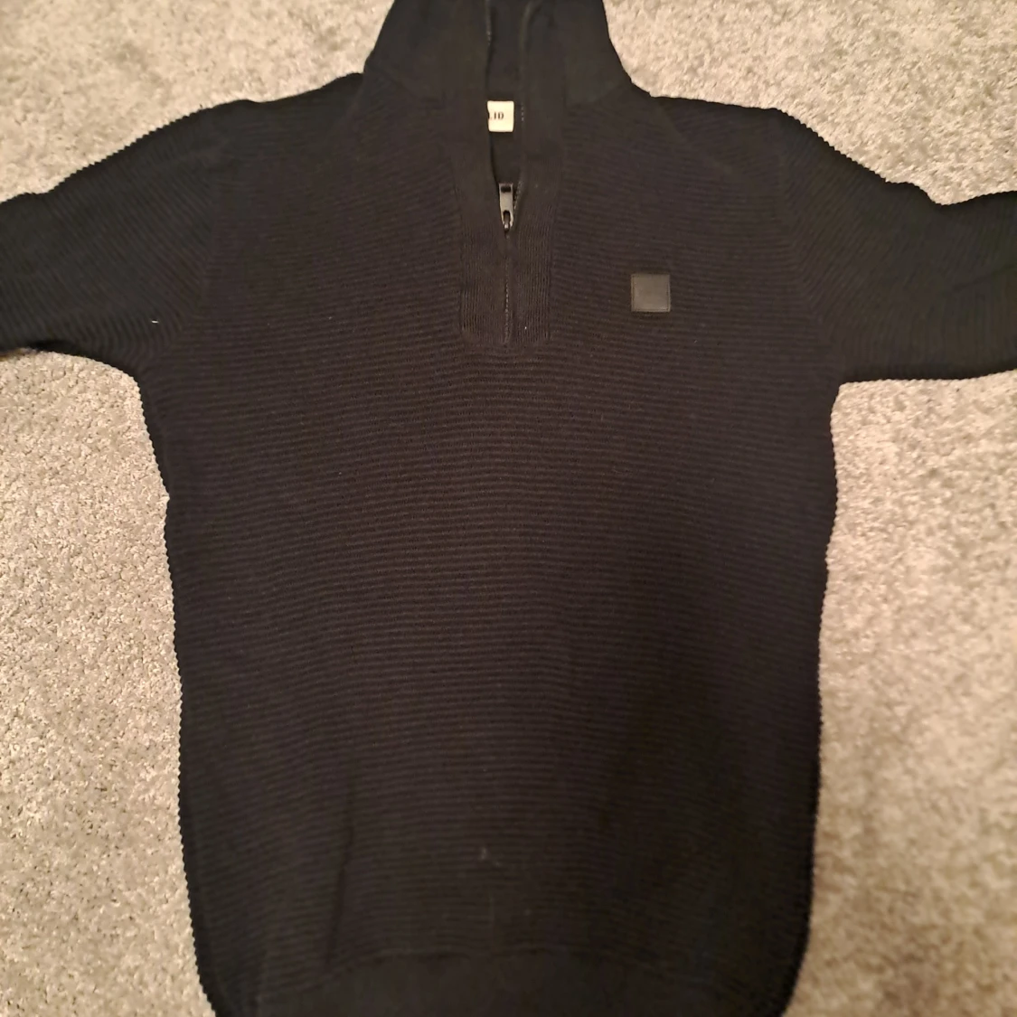 Svart stickad tröja från !Solid