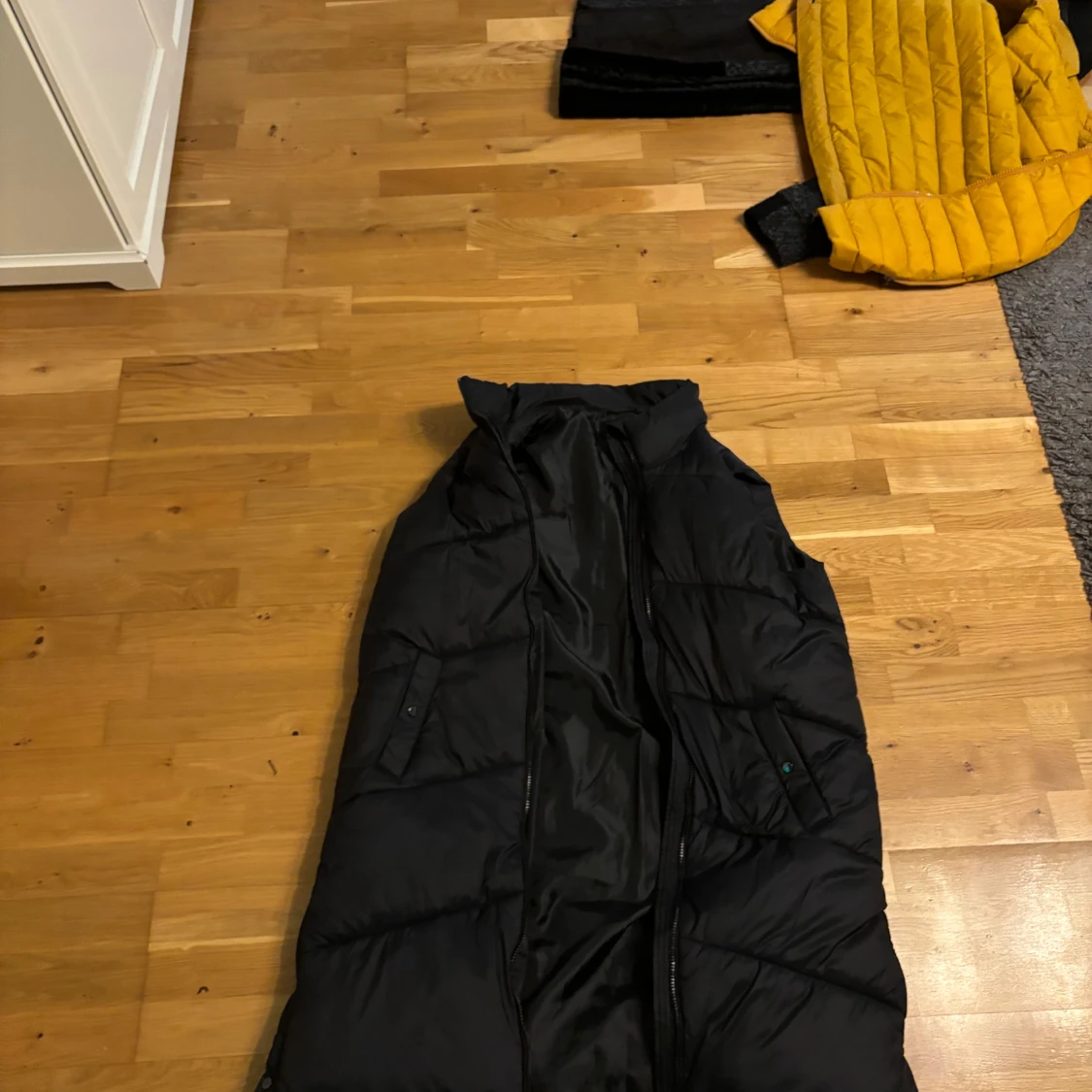 Svart dunväst från Vero Moda