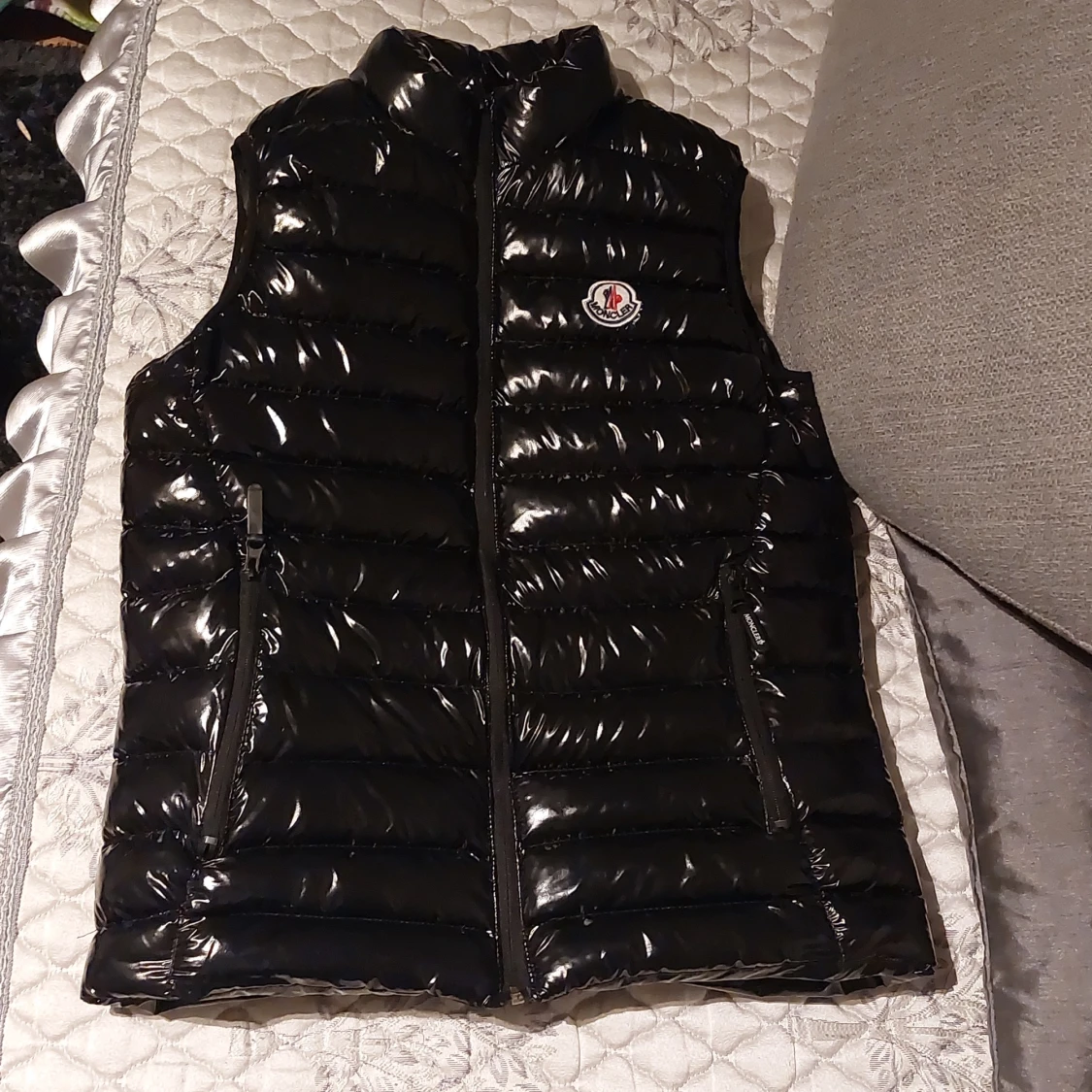 Svart dunväst från Moncler