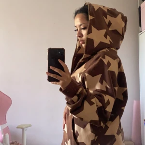 Bape hoodie - Utmärkt skick på en ny bape zip up hoodie knappt använt, säljer på grund av att det inte är min stil längre