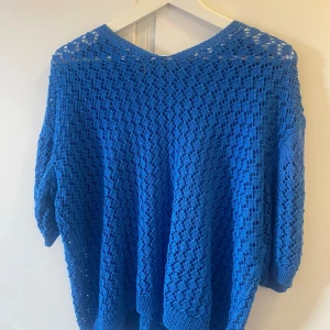 blue knit - fin stickad blå tröja, bra skick!