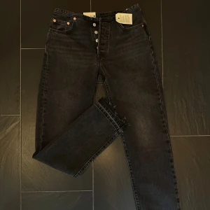 Levis 501 - Helt nya och oanvända  Storlek 25x32