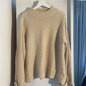 Nakd tröja  - så fin tröja ifrån nakd,(Plagget säljs i beganat och befintligt skick)🤎 år lite nopprig därav priset 