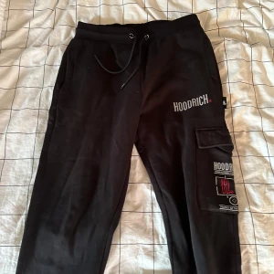 Hood rich byxor - Hood rich byxor som har varit använt endast ett få tal gånger