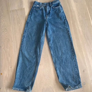 Straight jeans - Snygga straight jeans från Karve!