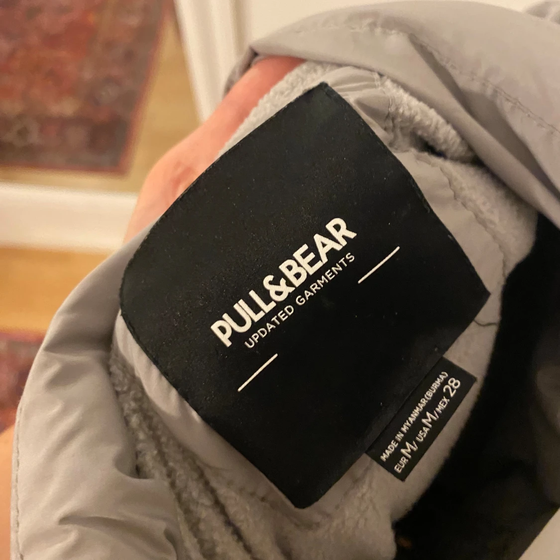 Ljusgrå puffjacka från pull&bear st M. - 91