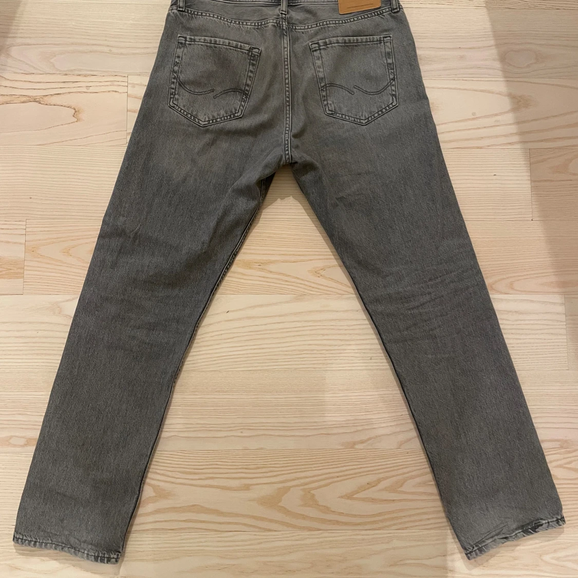 Grå jeans från Jack & Jones - 90