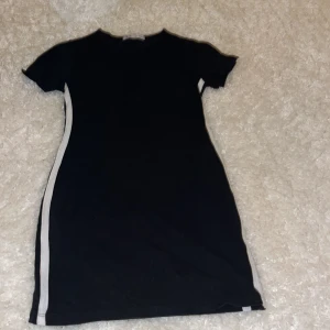  Vacker klänning -  Snygg tight klänning  