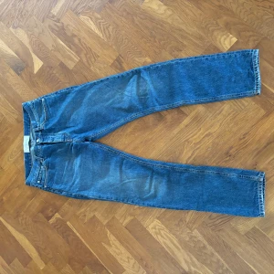 A day’s march jeans  - Säljer dessa a day’s march jeansen som är i väldigt bra skick. Storleken på dom är 31.  