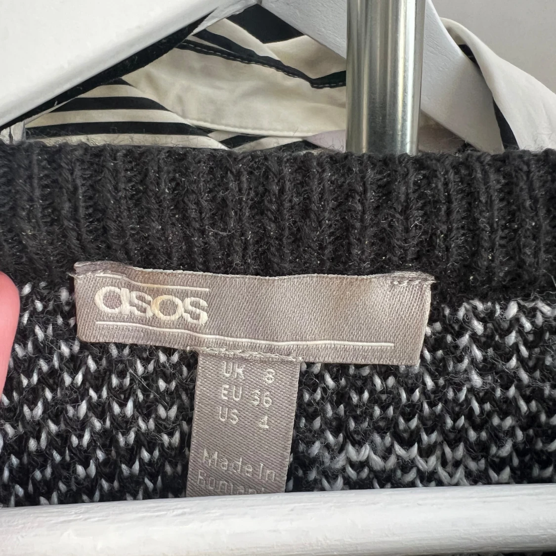 Svart, vit sweatshirt/stickad tröja med text från ASOS - 93