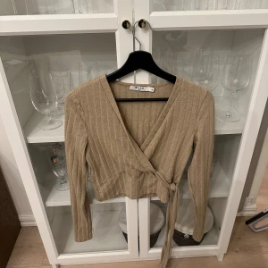 Top 💗🦋 - Långärmad Top från NAKD 💗