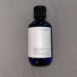 Koreansk toner  - Toner från ett koreanskt märke. Oöppnad. Säljer då den inte kommer användas. Ordinarie pris 199 kr. 