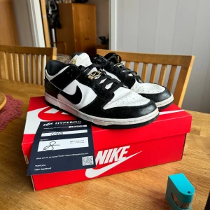 Nike dunk low - Nike Dunk Low World Champions Storlek EU 45 Med original box Använt några gånger 699kr 