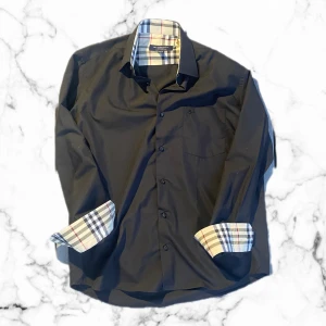 Burberry Skjorta  - Äkta burberry skjorta✅ Inköpt för 3999kr Bra skick👍✅