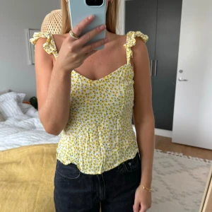 Linne H&M - Säljer detta söta linnet från H&M, storlek 38. 