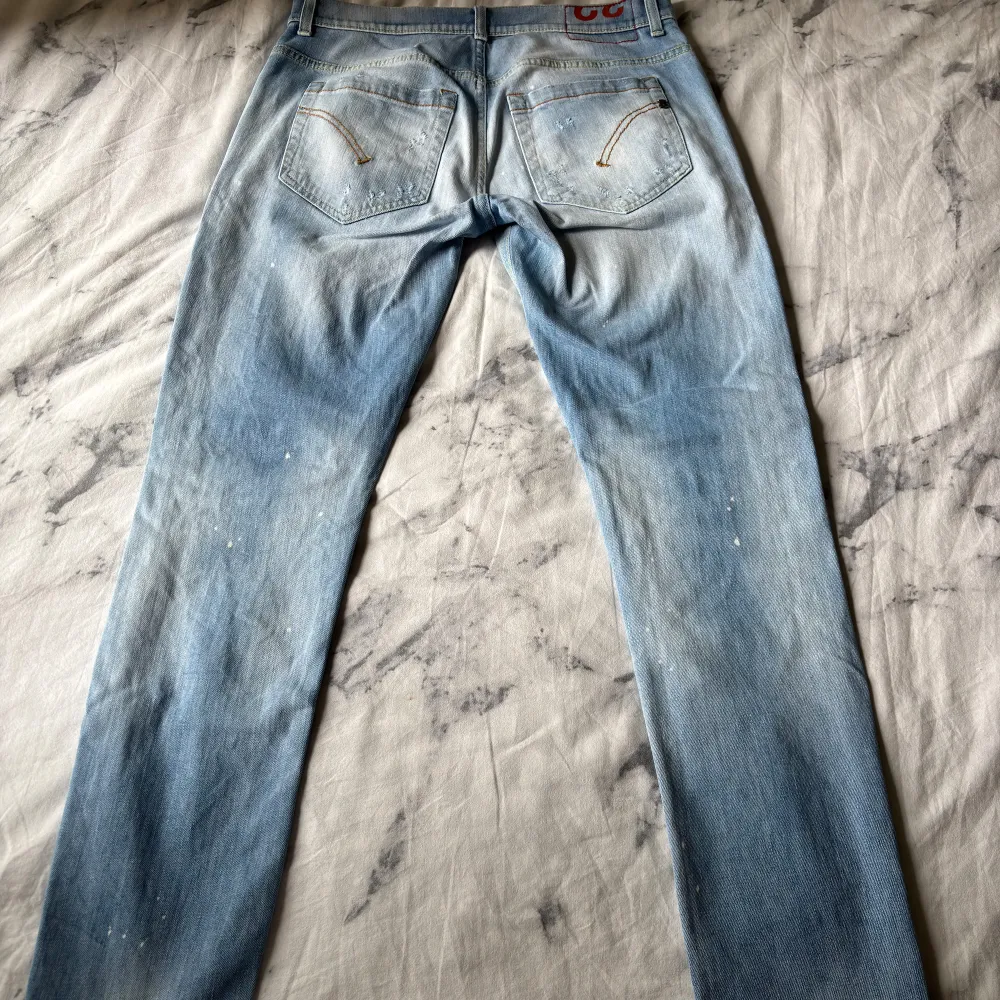 Storlek:32, skick 9/10, använda några gånger men mycket fint skick, pris: 800! Pris kan diskuteras! Skriv gärna om du har någon fråga eller vill ha fler bilder!. Jeans & Byxor.