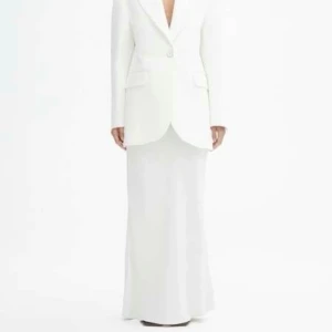 Dagmar vit kjol - House of Dagmar shiny long skirt oyster. Endast använd tre gånger. Nypris 3800kr