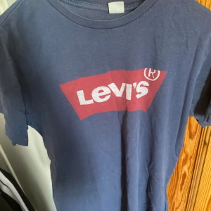 Levis T shirt - Skick 8,5/10 Nypris 299kr