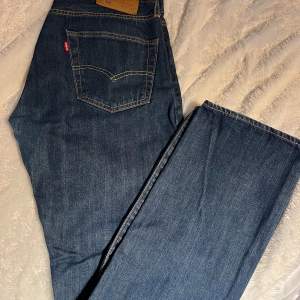 Levis 501, mörkblå W 31 L 32  