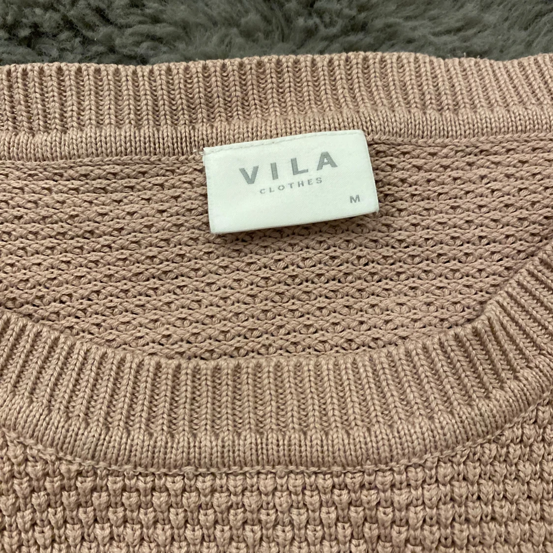 Beige stickad tröja från VILA - 90