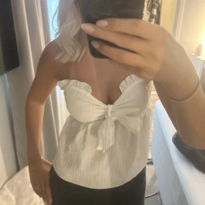 topp  -  Säljer denna gulliga topp då den tyvärr inte passade mig så aldrig använd och därav nyskick