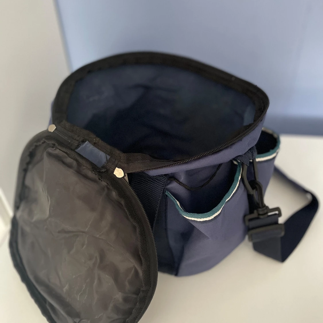 Blå axelväska från Fairfields - 90