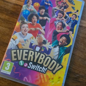 Everybody 1-2-Switch! för Nintendo Switch - Säljer spelet Everybody 1-2-Switch! för Nintendo Switch. Perfekt för festliga tillfällen med vänner och familj. Innehåller en mängd roliga och interaktiva minispel som använder Joy-Con-kontrollerna. Passar för alla åldrar från 3 år och uppåt.