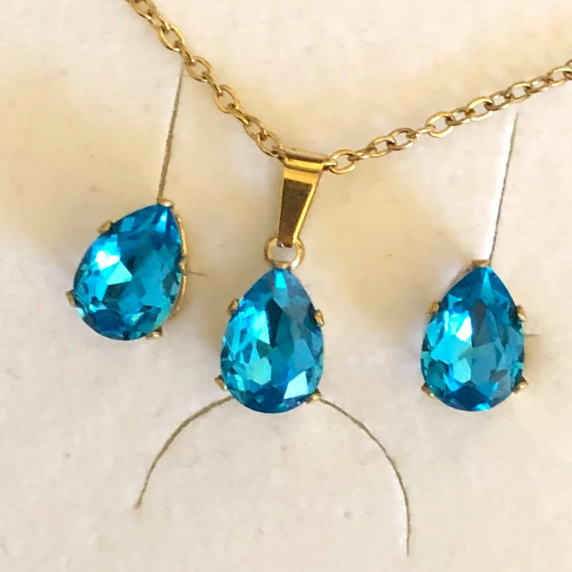 Smyckeset med turkos blå stenar guld  - 4