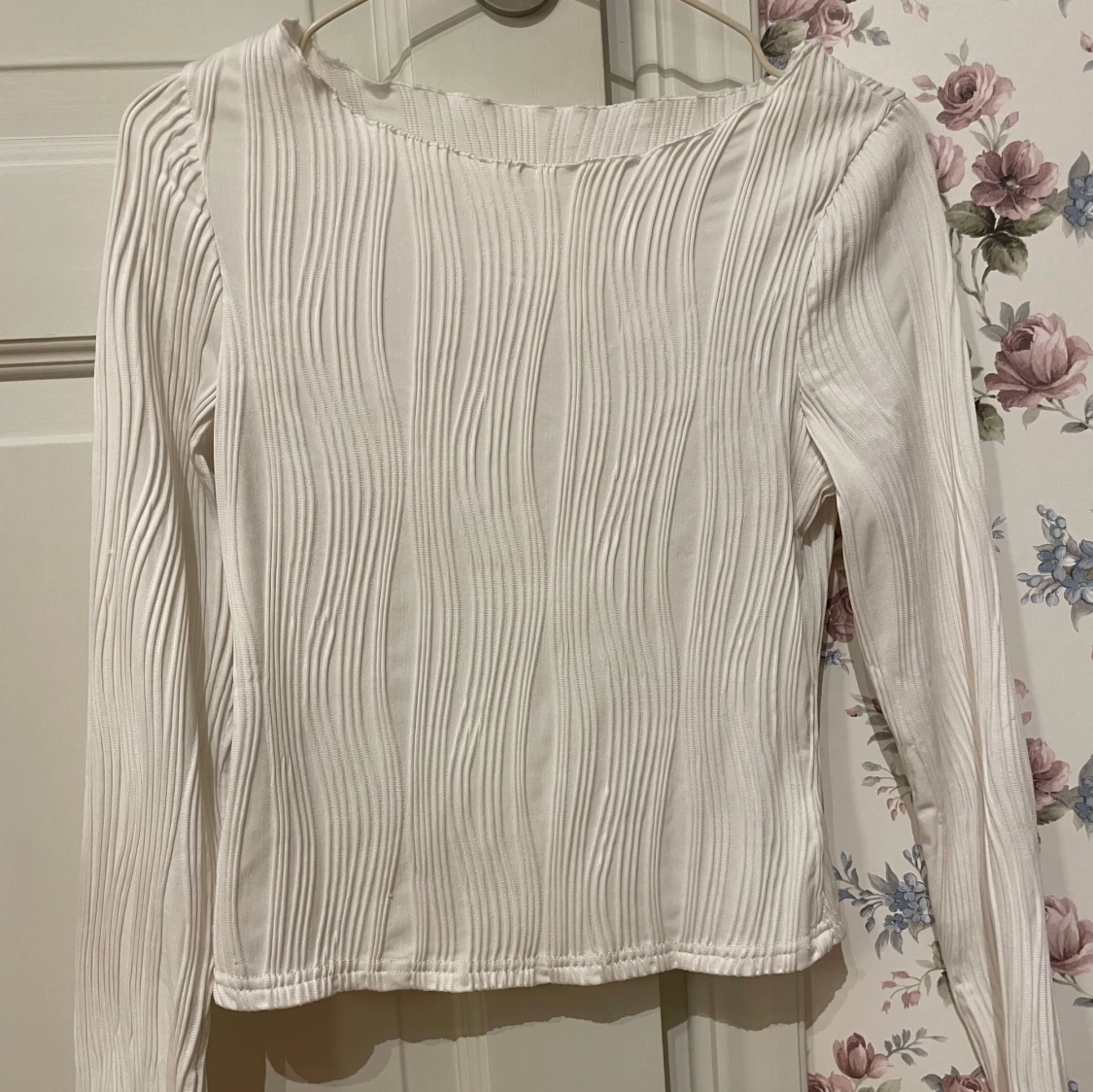 Vit coolt ribbad långärmad topp