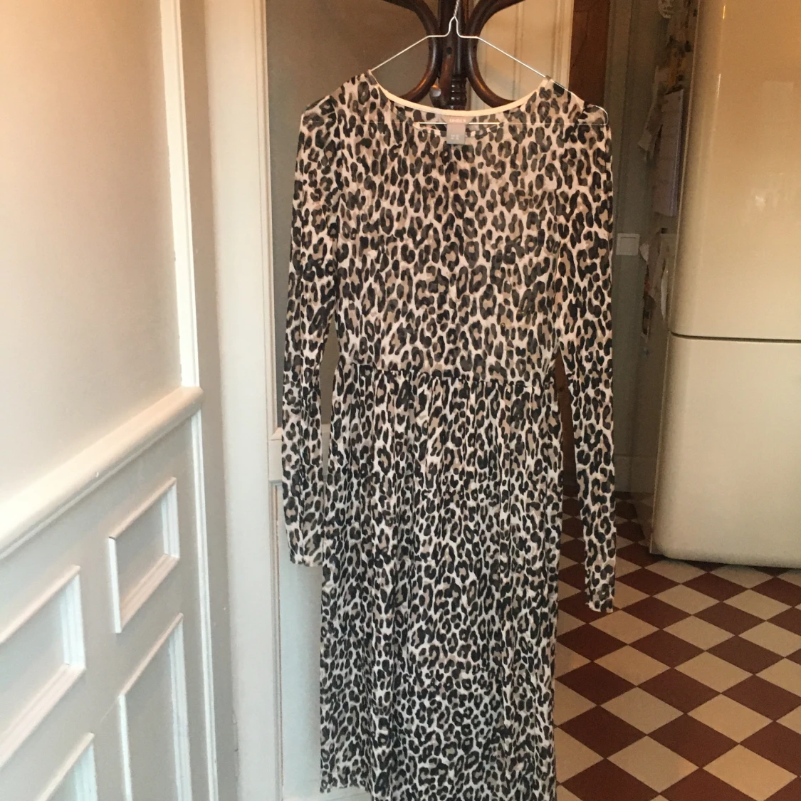 Leopardmönstrad klänning från Lindex